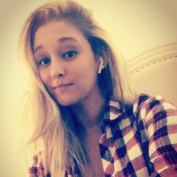 Meet your Posher, Caitlyn - Picture 1 of 1